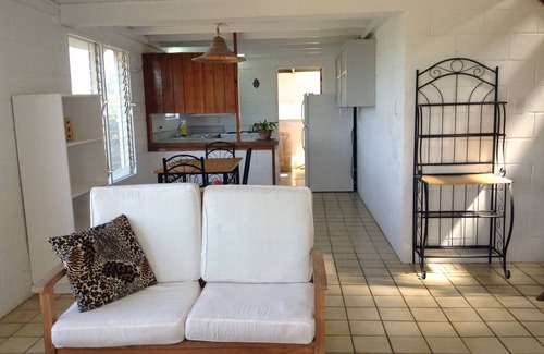 Seatons Village House | Spacious House overlooking Bay