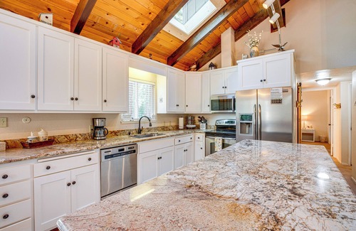 Tahoe Paradise House | Spacious House w/Deck & Grill in South Lake Tahoe