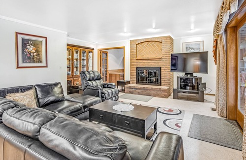 Federal Way House | Spacious house w/basketball court surrounded by trees & great location!