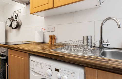 Tottenham Hale House | Spacious House with Garden | Pass the Keys