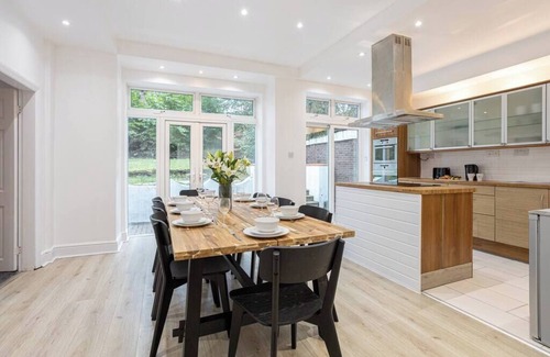 Manchester House | Spacious House with parking, near Heaton Park