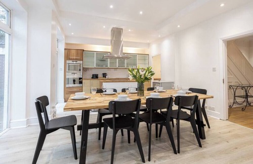 Manchester House | Spacious House with parking, near Heaton Park