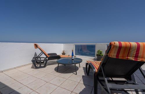 Bocacangrejo House | Spacious house with huge terrace facing the sea