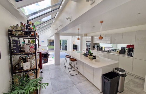 Larkhall House | Spacious House with Hot Tub, Gym, BBQ, Workspaces