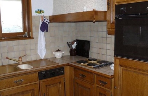 Cernon House | Spacious house with large fenced garden