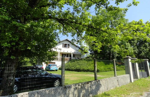 Cernon House | Spacious house with large fenced garden