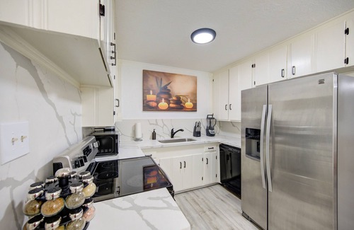 Beaumont House | Spacious house with massage chair and game room