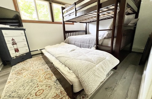 Waterford House | Spacious House with POOL and patio near beaches