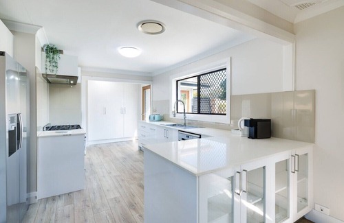 Wyongah House | Spacious House with Pool - 5 min walk to Lake