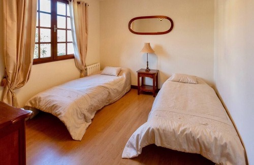 Trebes House | Spacious house with unoverlooked pool