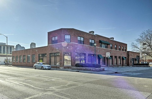 St. Joseph Historic Neighborhood Apartment | Spacious Indianapolis Condo with Private Gym!