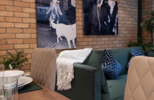 Cathedrals Apartment | Spacious, Industrial, Zone 1, 2 Bed Central London