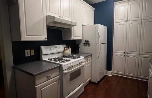 Coronado House | Spacious & Inviting Bungalow near Downtownn