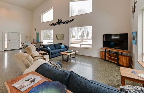 Kenai House | Spacious Kenai Getaway w/ Views - Walk to Beach!