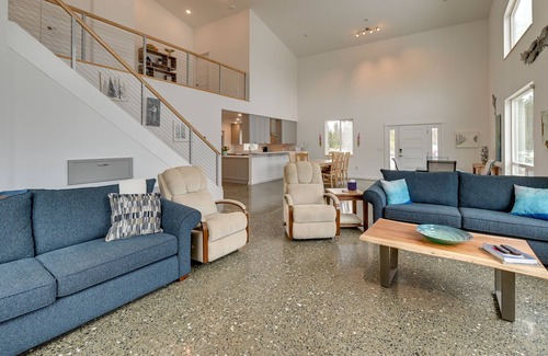 Kenai House | Spacious Kenai Getaway w/ Views - Walk to Beach!