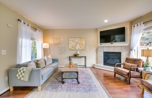 Kent House | Spacious Kent Vacation Rental w/ Deck Near Lakes!