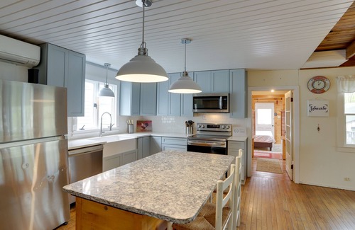 Lakeside Cottage | Spacious Lakeside Cottage - 2 Miles to Marblehead!