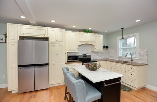 Colchester Cottage | Spacious Lake Hayward Cottage