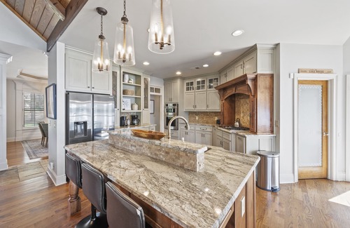 Lake Oconee House | Spacious Lake Home - Great Outdoor Living Spaces & Dock in Gated Golf Resort