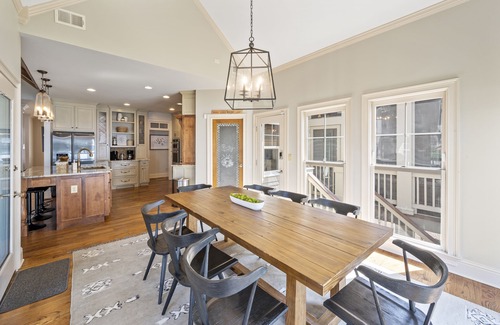 Lake Oconee House | Spacious Lake Home - Great Outdoor Living Spaces & Dock in Gated Golf Resort
