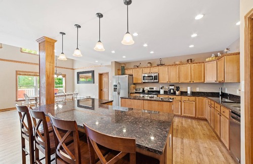 Kabletown House | Spacious Lake House - Walk to the A.T.!