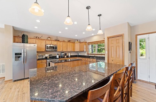 Kabletown House | Spacious Lake House - Walk to the A.T.!