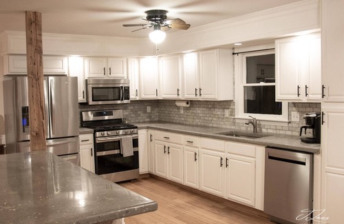 Eatonton House | Spacious Lake House for Family Fun with Hot Tub, Arcade, Pool Table and more