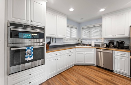Littleton House | Spacious Lake House WITH POOL in a Cove🔹Sleeps 14🔹 Close to Shopping/Dining