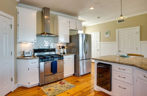 West Livingston House | Spacious Lake Livingston Home w/Decks & Fire Pit!
