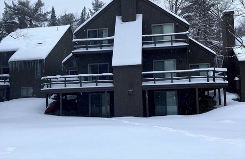 Grantham House | Spacious lake-side townhome near Sunapee near indoor pool, gym, x-country skiing
