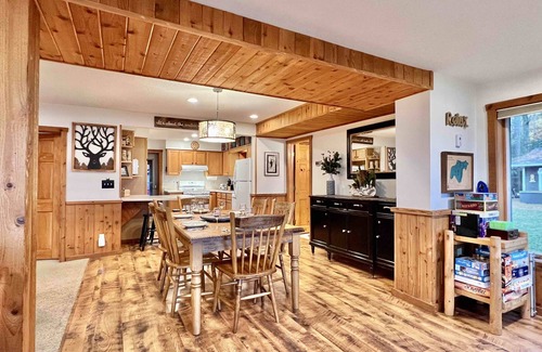 St Germain House | Spacious Lakefront Home on Lost Lake!