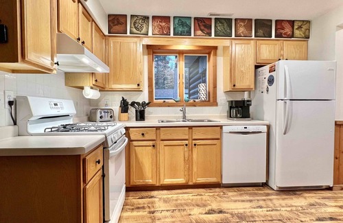 St Germain House | Spacious Lakefront Home on Lost Lake!
