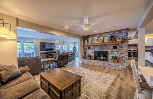 Rocky Mount House | Spacious Lakefront Retreat on Gravois Arm- Huge Dock, Sleeps 16!