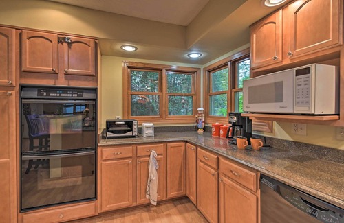 Lake Ripley House | Spacious Lakehouse w/Deck, Kayaks, & Dock!
