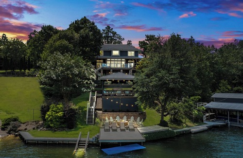 The Woods of Longleaf House | Spacious Lakeside Retreat - Sleeps 16, Quiet Slough, Great Entertaining Areas!