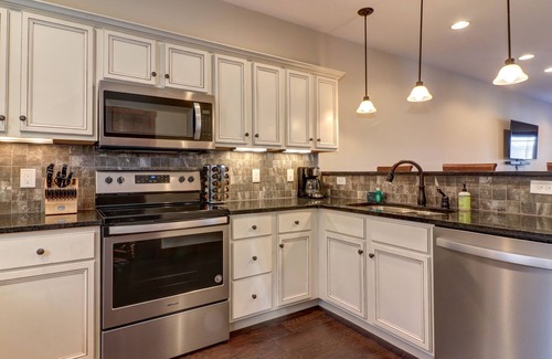 Andersonville Condo | Spacious lakeview condo with designated boat slip, multiple decks