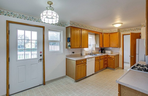Lakewood House | Spacious Lakewood Home - 10 Mi to Downtown Tacoma!