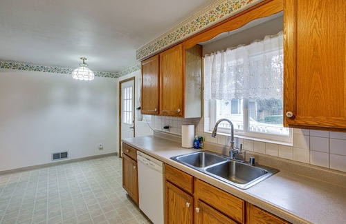 Lakewood House | Spacious Lakewood Home - 10 Mi to Downtown Tacoma!