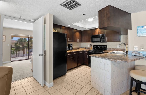 St. Pete Beach Condo | 🌊 Spacious Layout with Stunning Bay Views