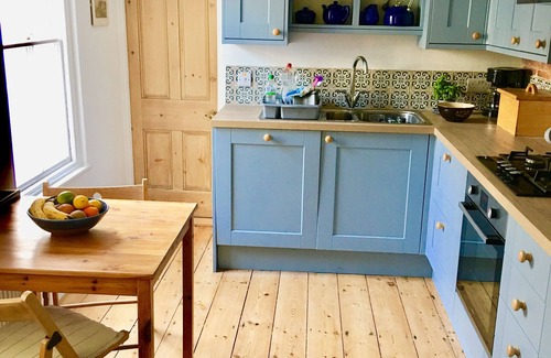 St Ives House | Spacious, light 4 bed house , near beaches. sunny courtyard, off-site parking