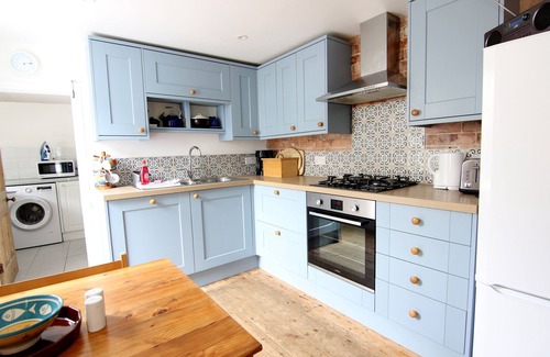 St Ives House | Spacious, light 4 bed house , near beaches. sunny courtyard, off-site parking