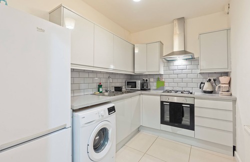 Dartford Apartment | Spacious light filled apartment