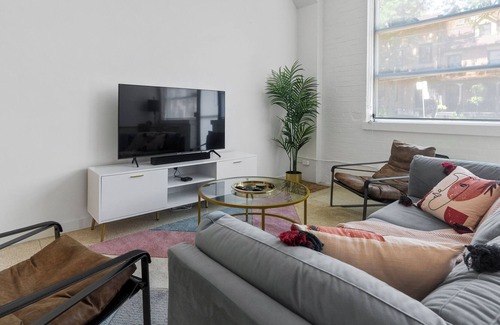 Cabbagetown South Condo | Spacious Live & Work Loft in Downtown Toronto