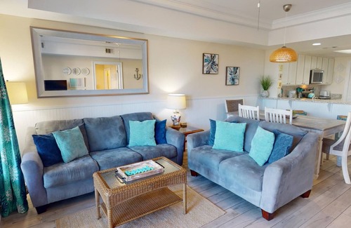 Tybee Island Condo | Spacious Living & Fantastic Views w/Large Balcony + Pool Access