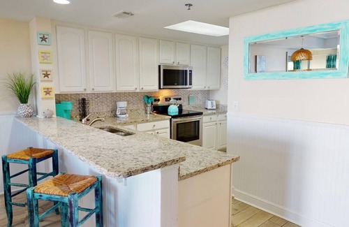 Tybee Island Condo | Spacious Living & Fantastic Views w/Large Balcony + Pool Access