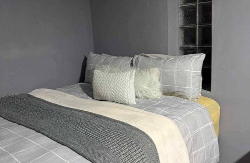 Bakilid Cabin | Spacious lodge in terrific Mandaue City with AC, WiFi
