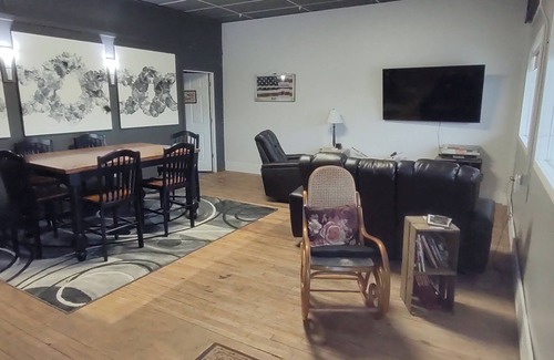 Waubay Cabin | Spacious lodge with custom bunk rooms in prime Lake Area with ample parking.