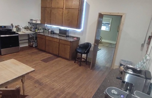 Waubay Cabin | Spacious lodge with custom bunk rooms in prime Lake Area with ample parking.