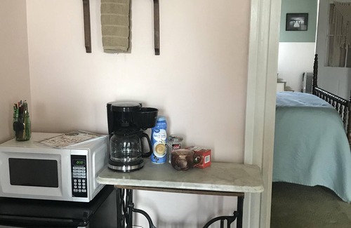 Madison Apartment | Spacious Loft/Spa in Heart of Historic Madison.