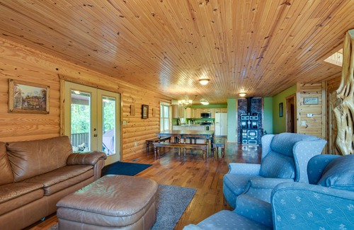 Fairland Cabin | Spacious Log Cabin in Fairland, 1 Mi to Grand Lake